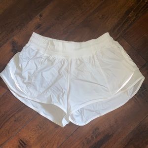 Lululemon White Hotty Hot Shorts 2.5” Size 4